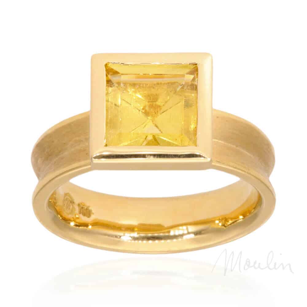 Moulin_173411-goldring-gelber-beryl-quadratisch-01-spiegelung-sign@mshagentur