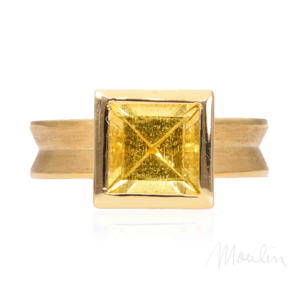 Moulin_173411-goldring-gelber-beryl-quadratisch-08-spiegelung-sign@mshagentur