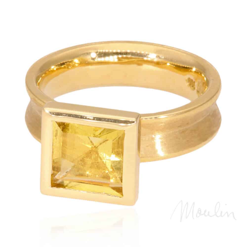 Moulin_173411-goldring-gelber-beryl-quadratisch-10-spiegelung-sign@mshagentur