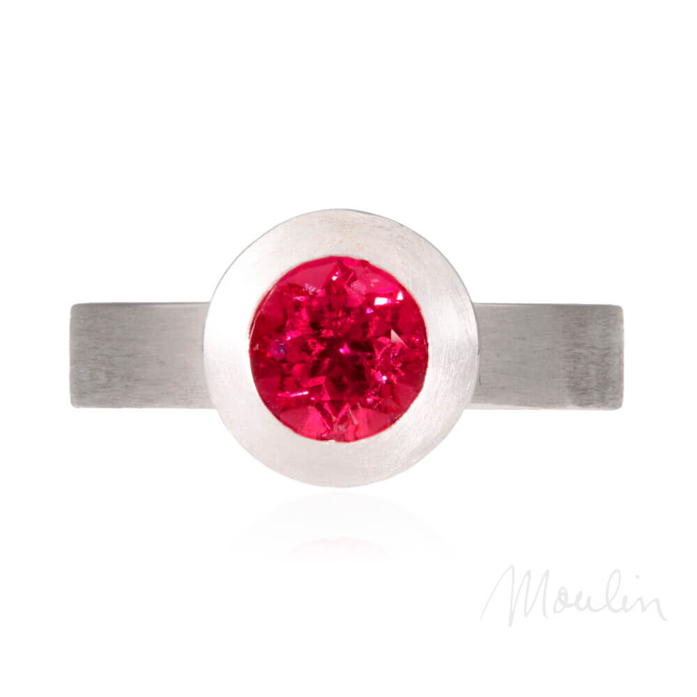 Moulin_1734W12-weissgold-ring-pink-rubellit-rosa-saphire-03-spiegelung-sign@mshagentur