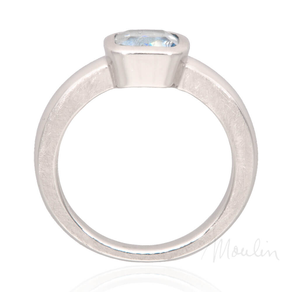 Moulin_1734W13-weissgold-ring-hellblauer-aquamarin-rechteckig-02-spiegelung-sign@mshagentur