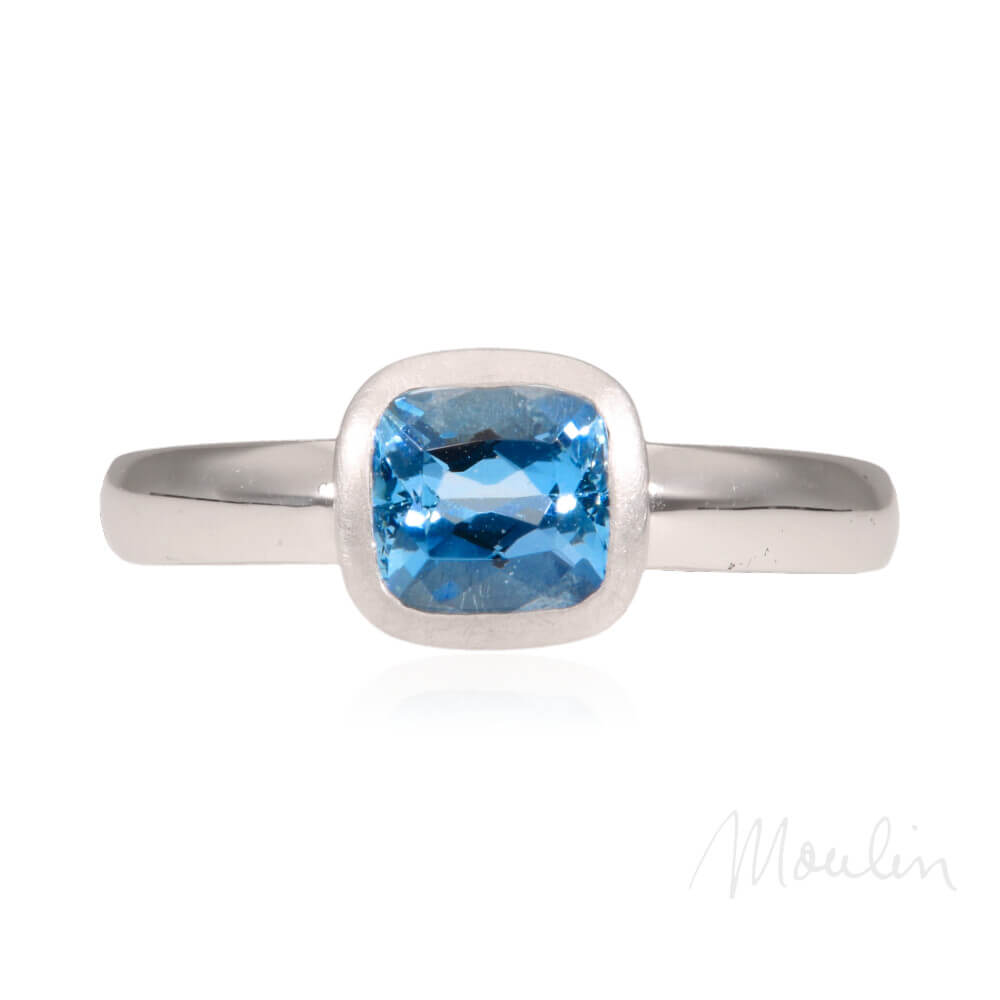 Moulin_1734W13-weissgold-ring-hellblauer-aquamarin-rechteckig-03-spiegelung-sign@mshagentur