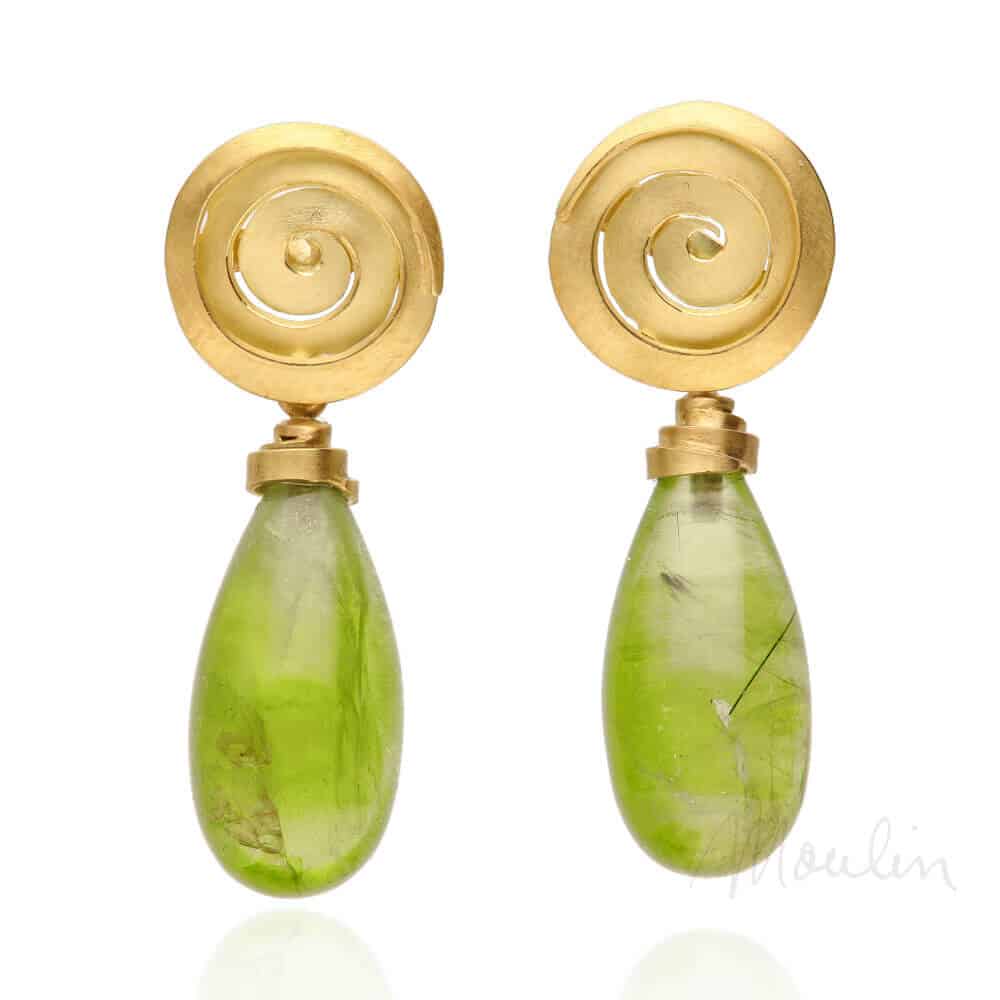 Moulin_133401-ohrstecker-goldschnecke-peridot-01-spiegelung-sign@mshagentur