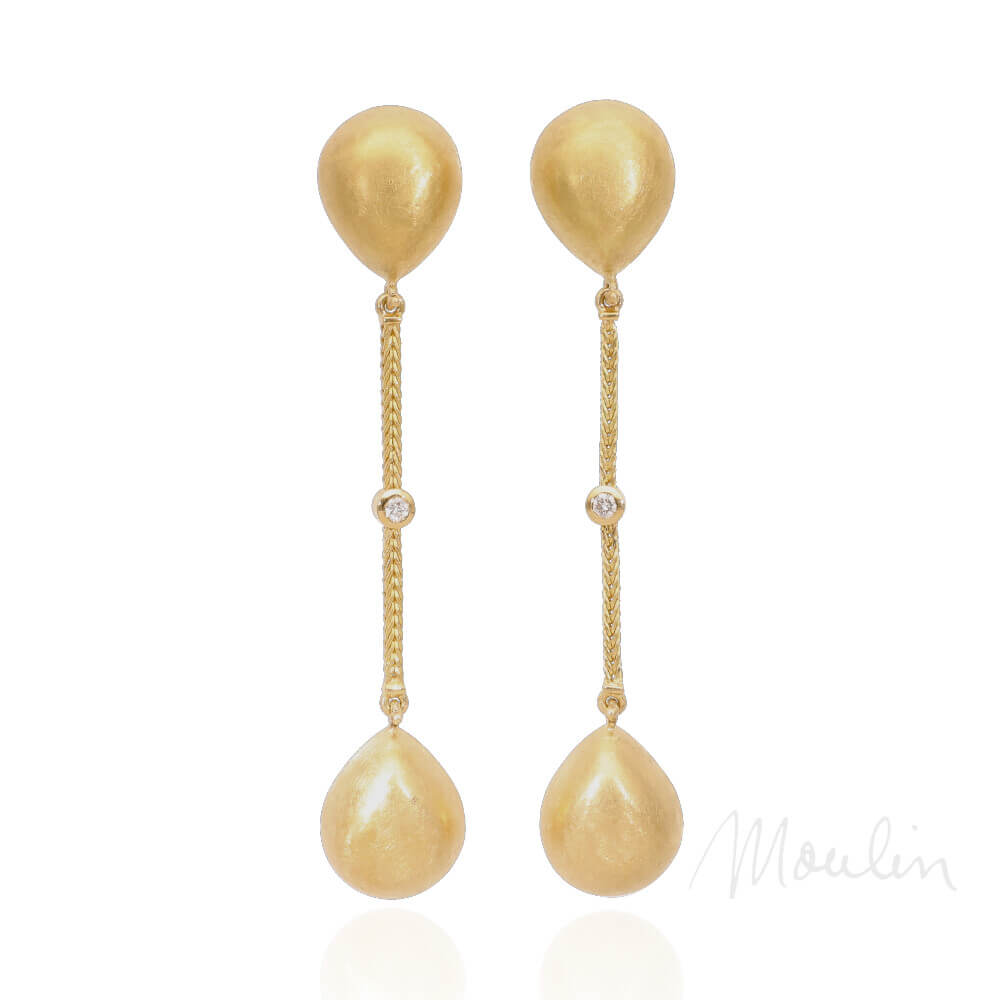 Moulin_133410-ohrstecker-gelbgold-brillant-lang-verbundene-tropfen-01-spiegelung-sign@mshagentur