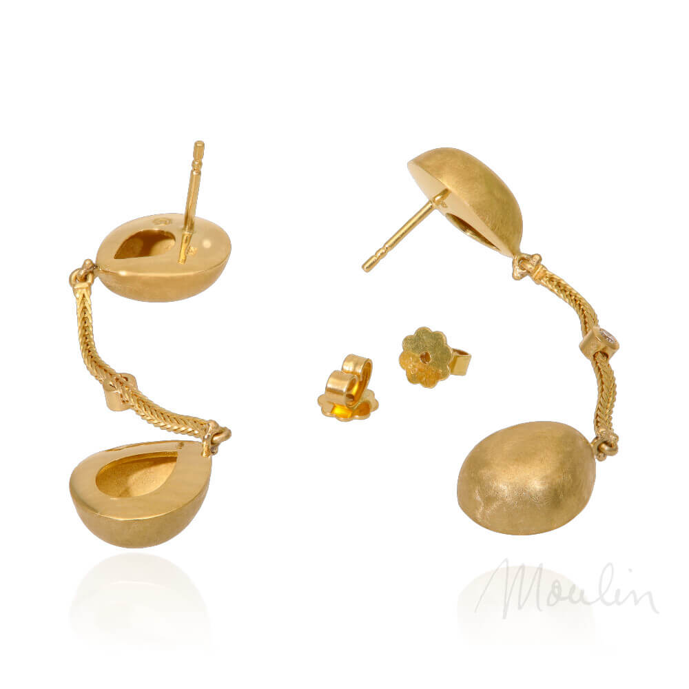 Moulin_133410-ohrstecker-gelbgold-brillant-lang-verbundene-tropfen-02-spiegelung-sign@mshagentur