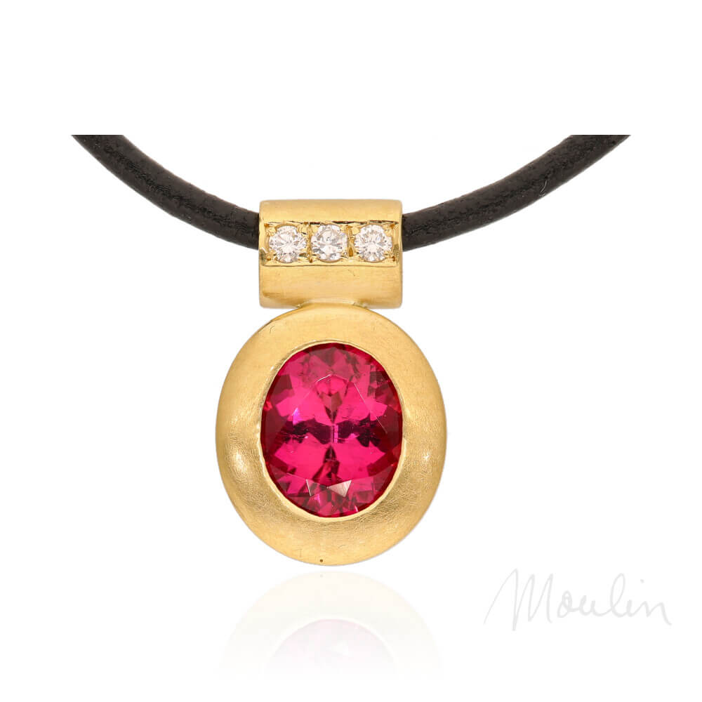 Moulin_153413-rubellit-anhaenger-rot-oval-gelbgold-01-spiegelung-sign@mshagentur