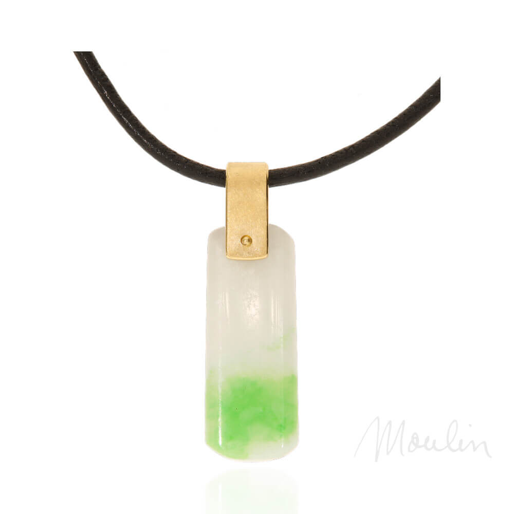 Moulin_153419-anhaenger-jade-gold-01-spiegelung-sign@mshagentur
