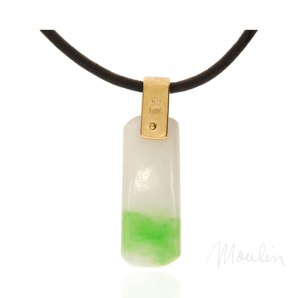 Moulin_153419-anhaenger-jade-gold-02-spiegelung-sign@mshagentur