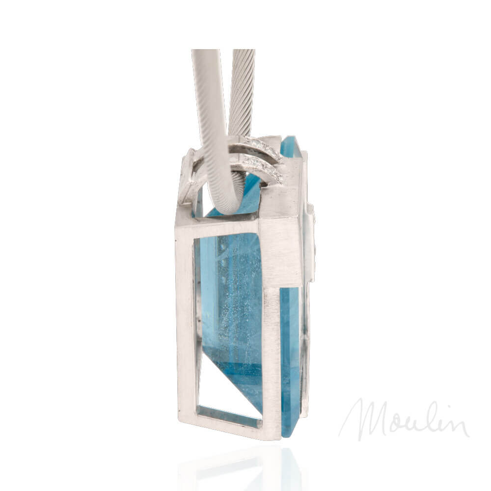 Moulin_1534W01-anhaenger-aquamarin-big-03-spiegelung-sign@mshagentur