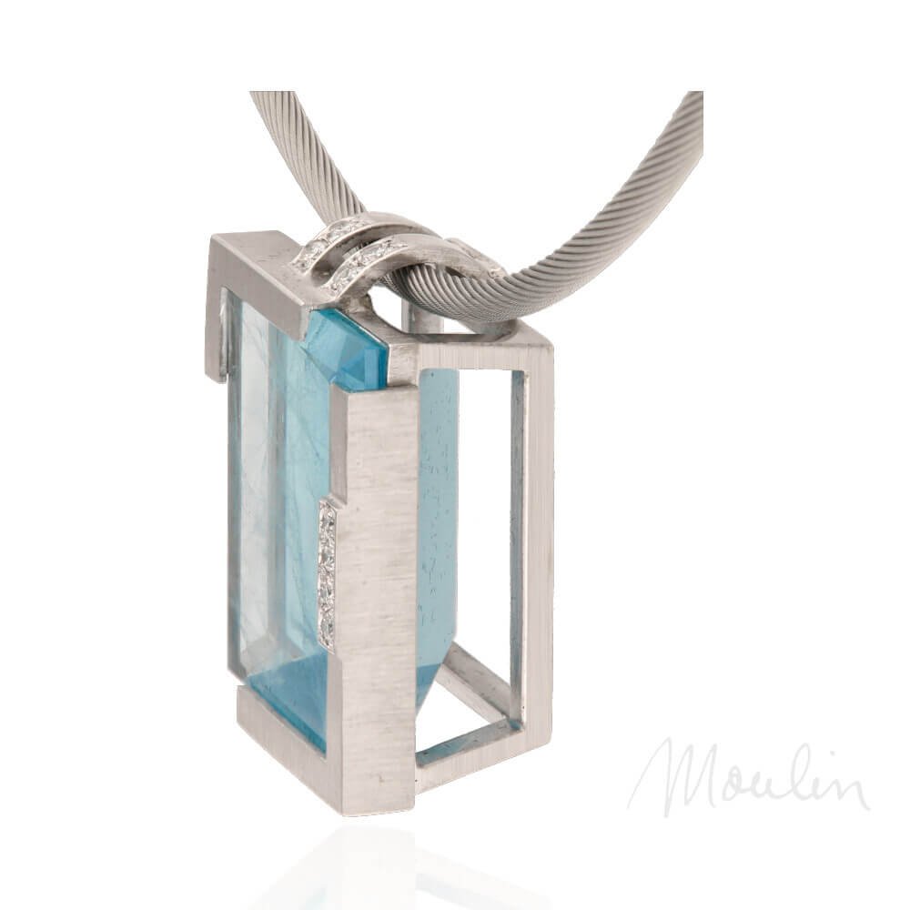 Moulin_1534W01-anhaenger-aquamarin-big-04-spiegelung-sign@mshagentur