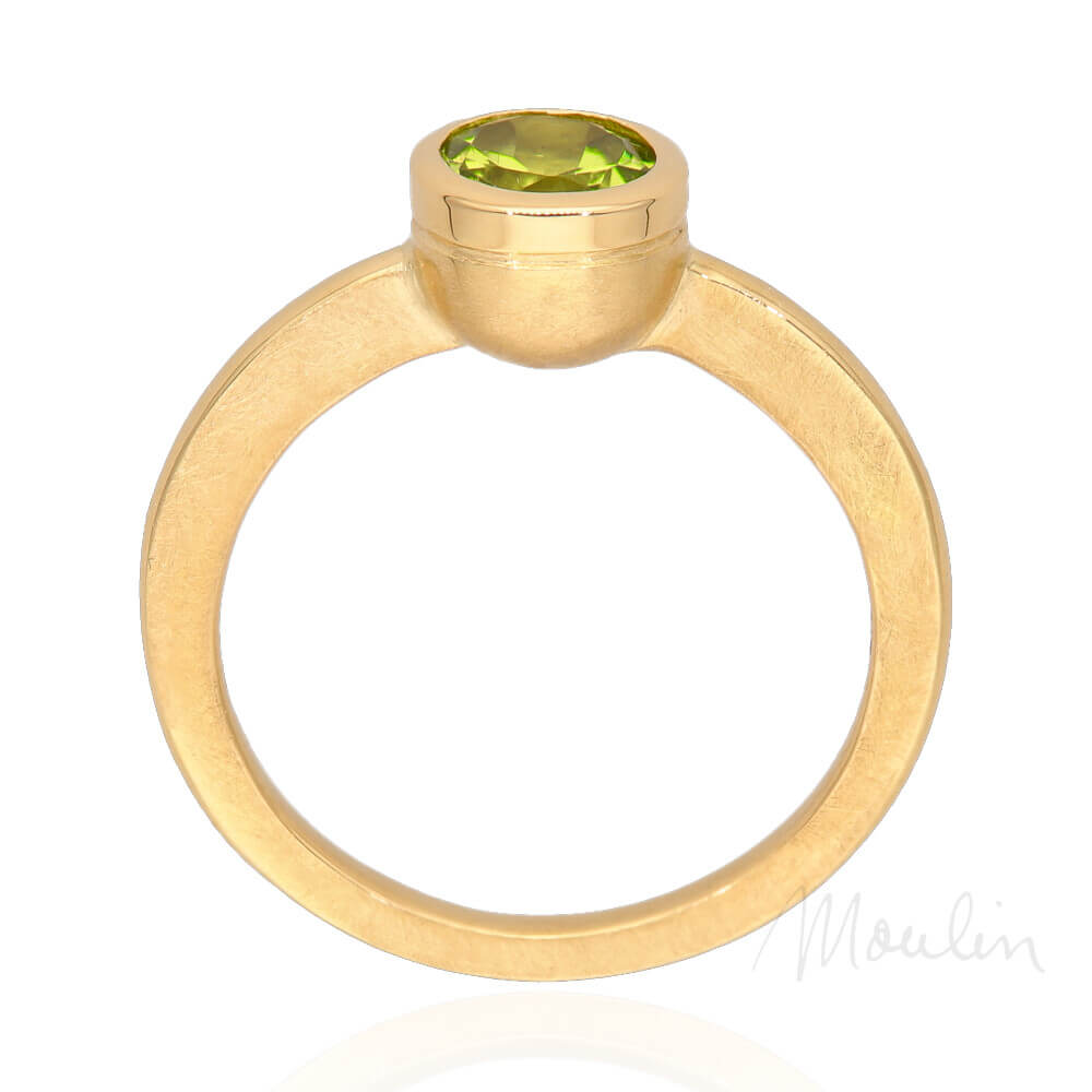 Moulin_173417-ring-gelbgold-peridot-gruen-06-spiegelung-sign@mshagentur